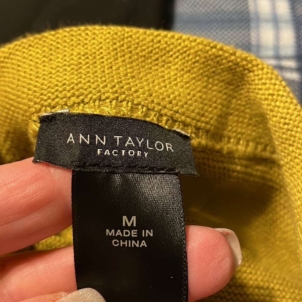 Sweater - Picture 5 of 6